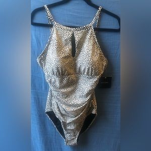 NWT!! Swimsuit!! Ellen Tracy!! Leopard print Swimsuit!